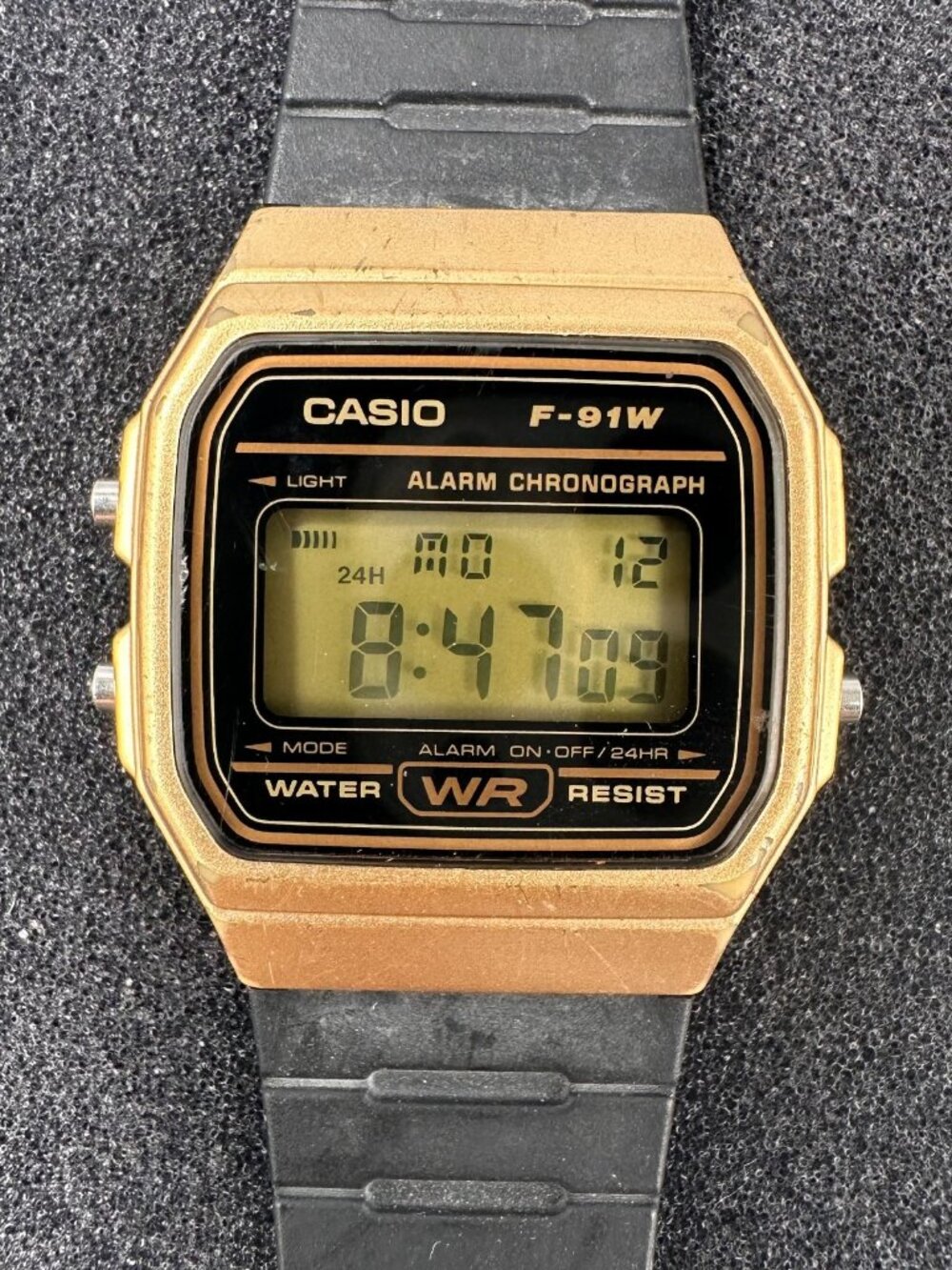 VIntage Casio Watch Mens 33mm Gold Tone Black Alarm 593 F-91W New Battery